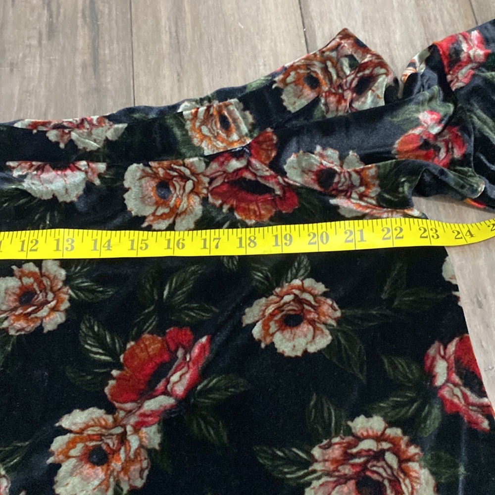 Torrid Floral Print Velvet Off Shoulder Bell Sleeve Top - Picture 8 of 10
